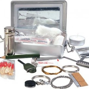 ΚΙΤ ΕΠΙΒΙΩΣΗΣ MILTEC SURVIVAL KIT ΜΕ ΚΟΥΤΙ ΑΛΟΥΜΙΝΙΟΥ