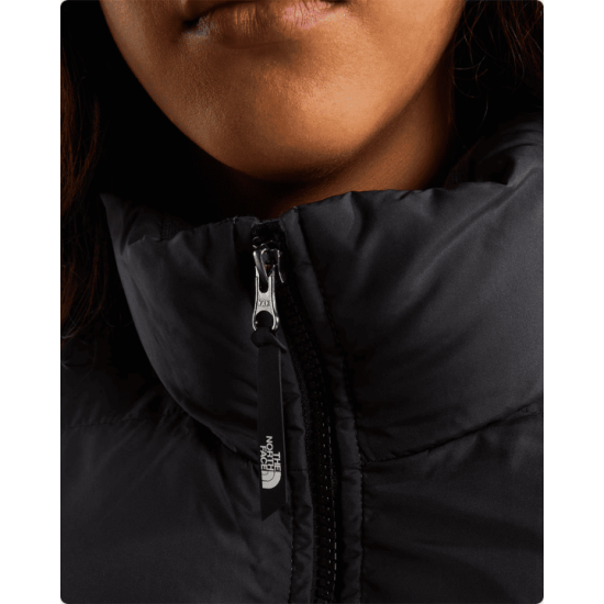 Γυναικείο Μπουφάν - The North Face Saikuru Jacket - NF0A8GCB The North Face Saikuru Jacket Γυναικείο κοντό μπουφάν. Urban στυλ με γεμάτη συνθετική μόνωση, oversized γιακά, τσέπες με φερμουαρ & 100% πολυεστέρα