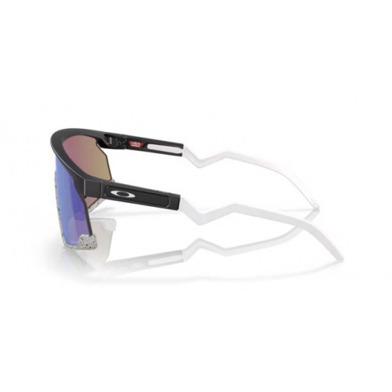Γυαλιά Ηλίου Oakley BXTR Matte Black / Prizm Sapphire Γυαλιά Ηλίου Oakley BXTR OO9280 928003. Lifestyle σκελετός O-Matter™ σε ματ μαύρο με λευκές λεπτομέρειες & φακούς Prizm Sapphire