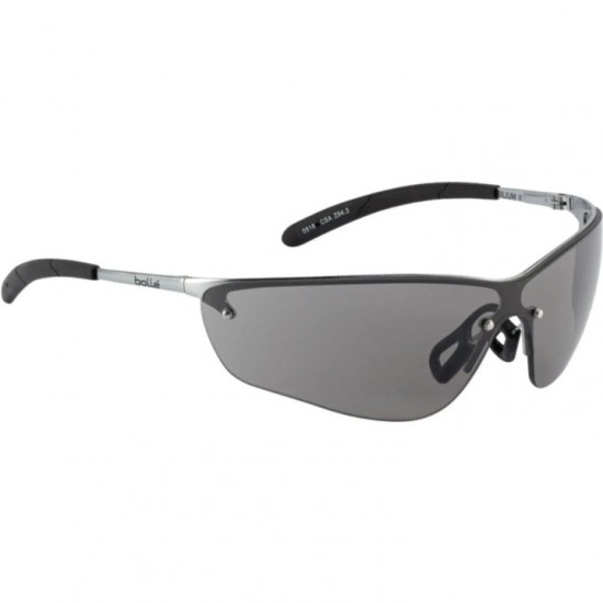 Γυαλιά Προστασίας Φιμέ - Bolle Silium Smoke Lens Safety Specs Επαγγελματικά γυαλιά ασφαλείας Bollé Silium με φιμέ φακό (Smoke) και μεταλλικό σκελετό. Διαθέτουν τεχνολογία FLEX 160°, αντιθαμβωτική προστασία και πιστοποίηση EN166
