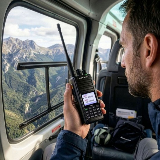 Ασύρματος Φορητός Πομποδέκτης VHF/UHF - Midland CT 990 EBR 10W IP67 Midland CT 990 EBR φορητός πομποδέκτης VHF/UHF. Ισχύς 10W, μπαταρία 3600mAh (21h αυτονομία), στεγανότητα IP67, οθόνη TFT & 2 κεραίες στη συσκευασία