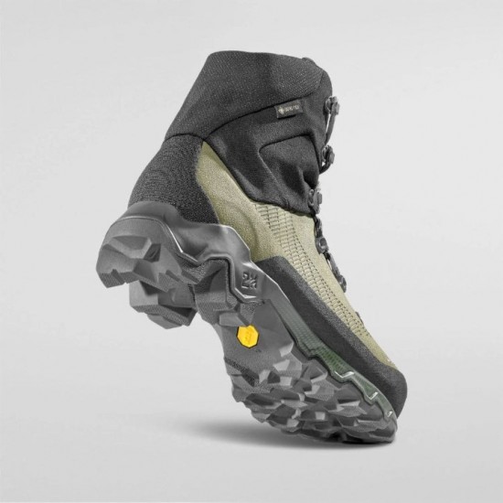 Ανδρικά Μποτάκια Πεζοπορίας La Sportiva Aequilibrium Trek GTX Ανδρικά αδιάβροχα μποτάκια trekking La Sportiva Aequilibrium Trek GTX. Με μεμβράνη Gore-Tex, σόλα Vibram & ενδιάμεση σόλα PU για βαριά φορτία