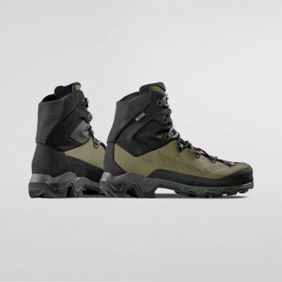 Ανδρικά Μποτάκια Πεζοπορίας La Sportiva Aequilibrium Trek GTX Ανδρικά αδιάβροχα μποτάκια trekking La Sportiva Aequilibrium Trek GTX. Με μεμβράνη Gore-Tex, σόλα Vibram & ενδιάμεση σόλα PU για βαριά φορτία