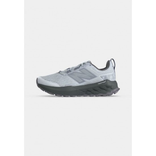 Γυναικεία Αθλητικά Παπούτσια New Balance Fresh Foam X Garoe V2 - Fresh Air/Castlerock Γυναικεία αθλητικά παπούτσια New Balance Fresh Foam X Garoe V2 για τρέξιμο σε μονοπάτια. Με διαπνέον mesh, αφρό Fresh Foam X & σόλα AT Tread